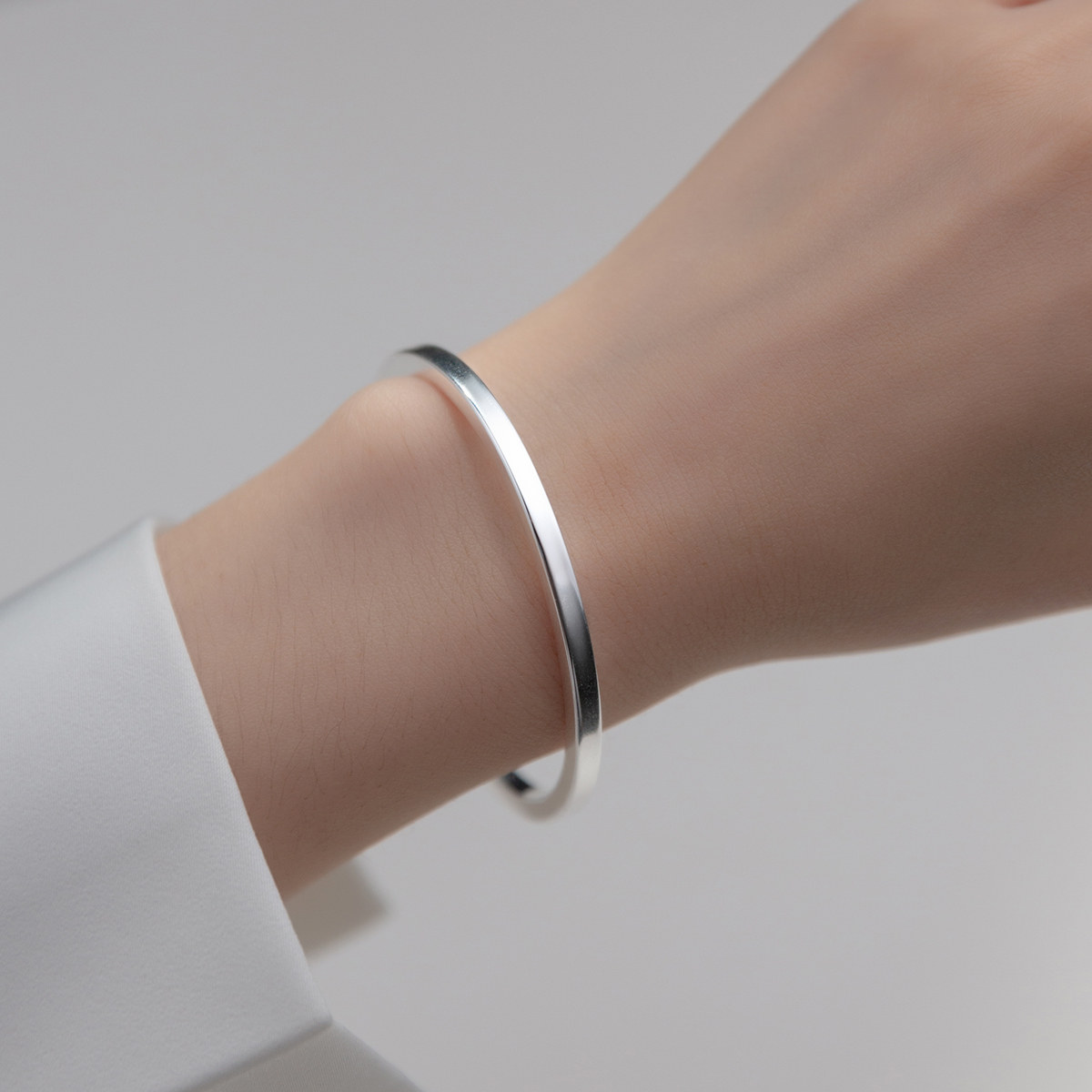 爱洛奇 s925银简约光面开口女士手镯复古气质款秋季新品素圈手饰