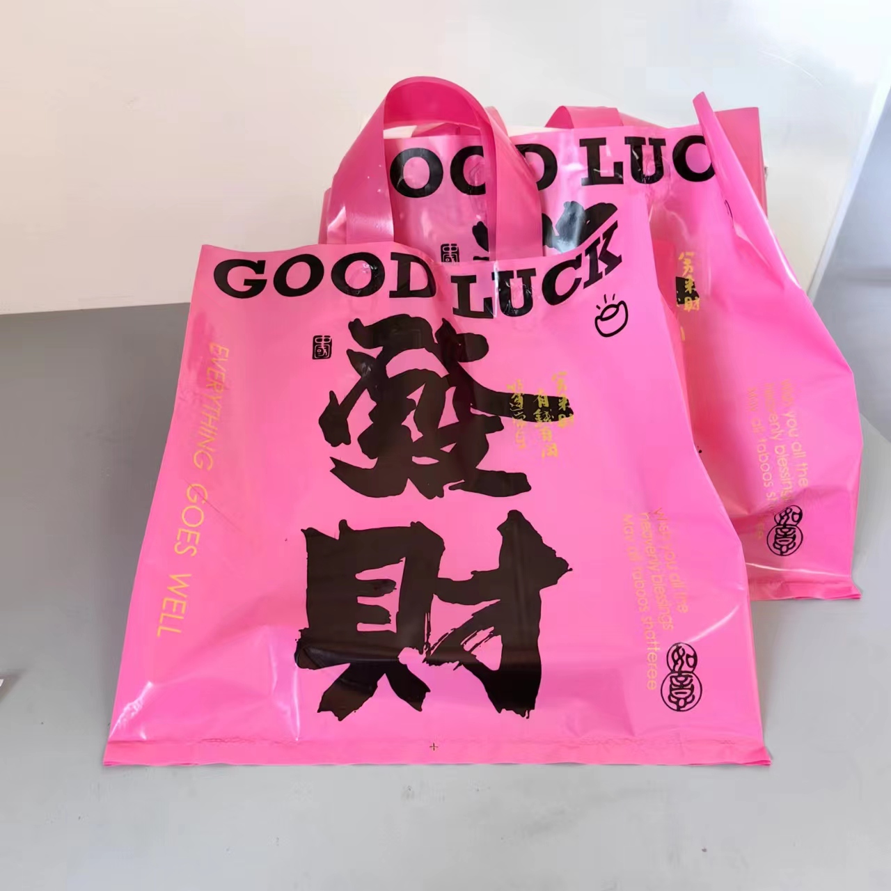 龙年新款塑料手提袋红色服装店手提袋子装衣服的购物袋发财塑料袋