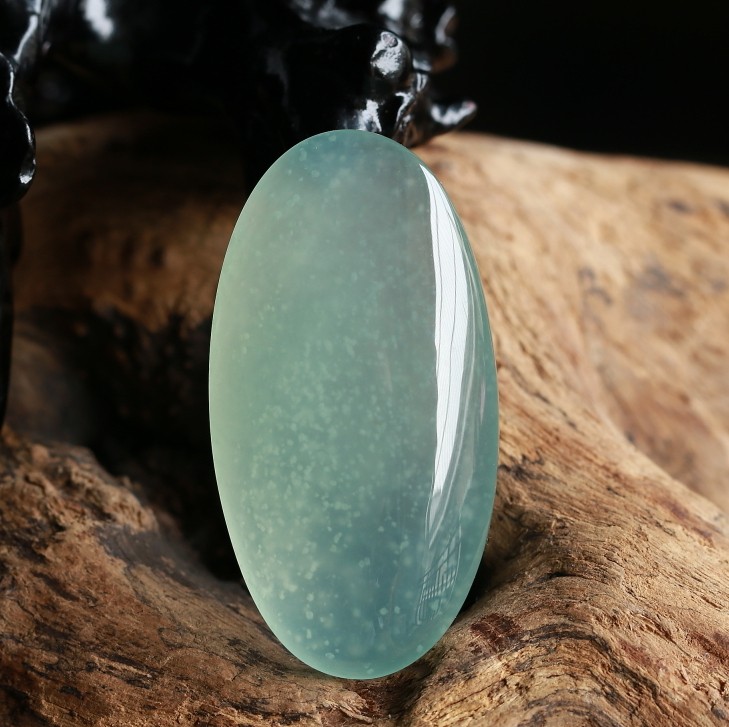 可收藏近玻璃种晴水木那翡翠裸石蛋面17.46克