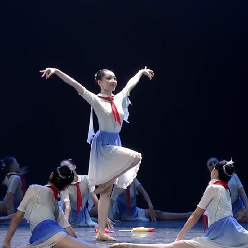 小荷风采儿童演出服飘扬的红领巾现代舞蹈服装六一节表演服幼儿园