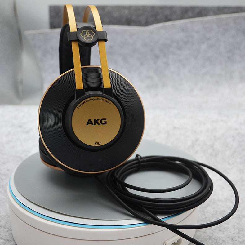 初烧入门akg/爱科技 k92 头戴式全封闭音乐听力专业录音监听耳机