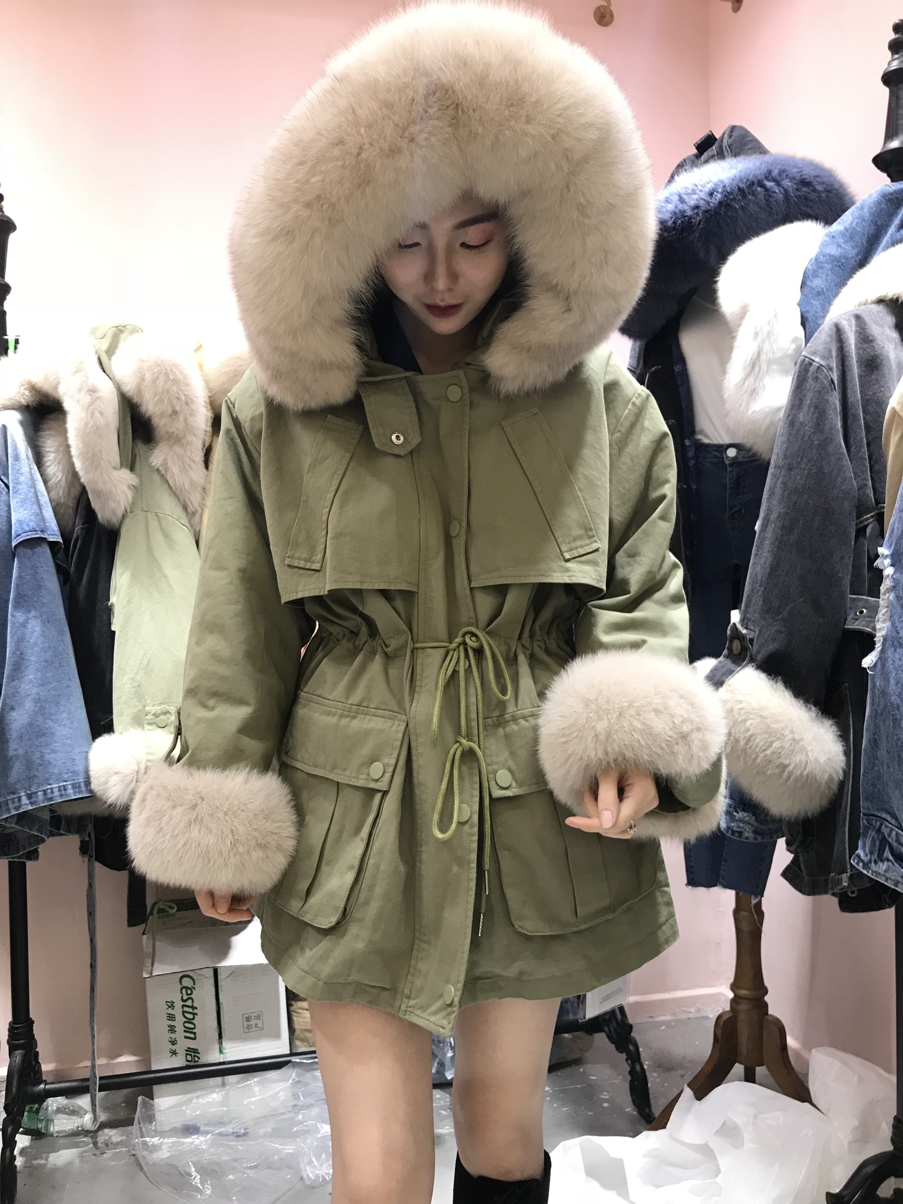 特价袖口毛毛羽绒服