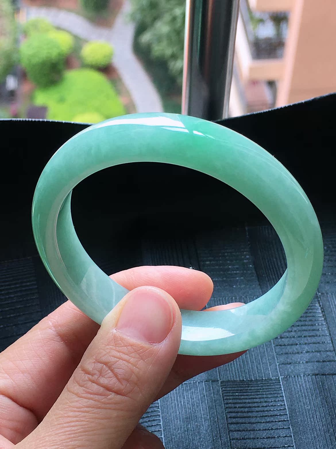 翡翠a货手镯(翡翠a货手镯的价格)