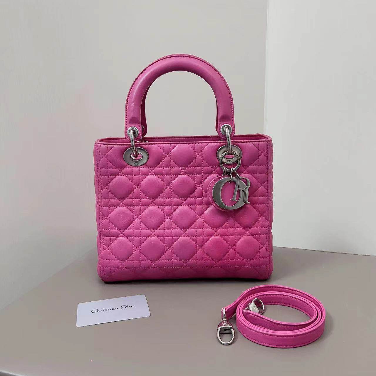 迪奥戴妃包值得入手吗_迪奥包包原单戴妃包