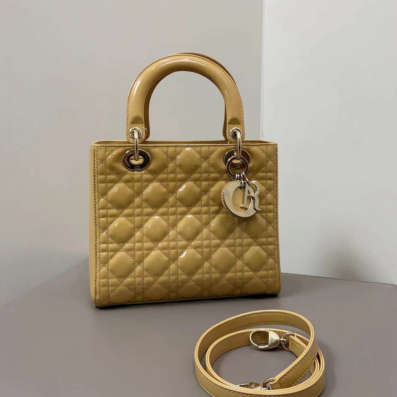 95新dior/迪奥 经典五格漆皮戴妃包 手提单肩包 气质芥末黄金扣