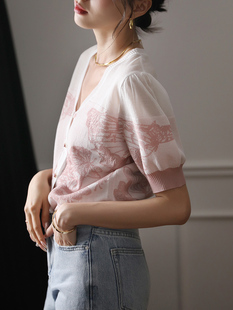 粉色针织开衫女v领薄款上衣设计感小众夏天法式复古短袖冰丝小衫