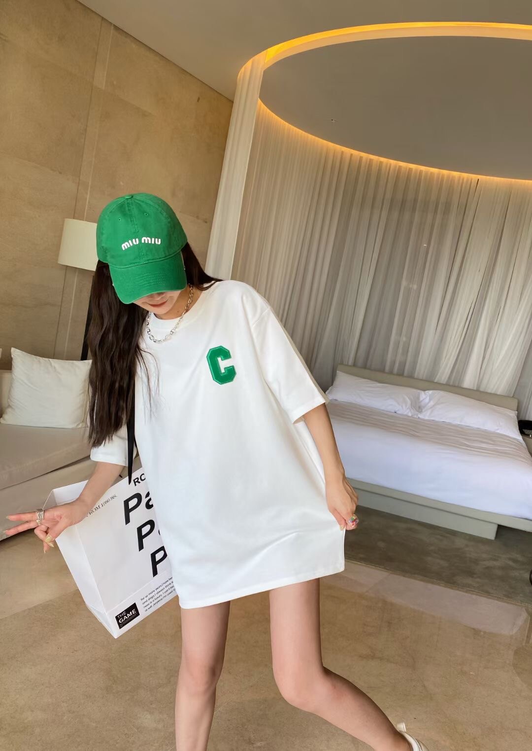 胸口字母t恤女长