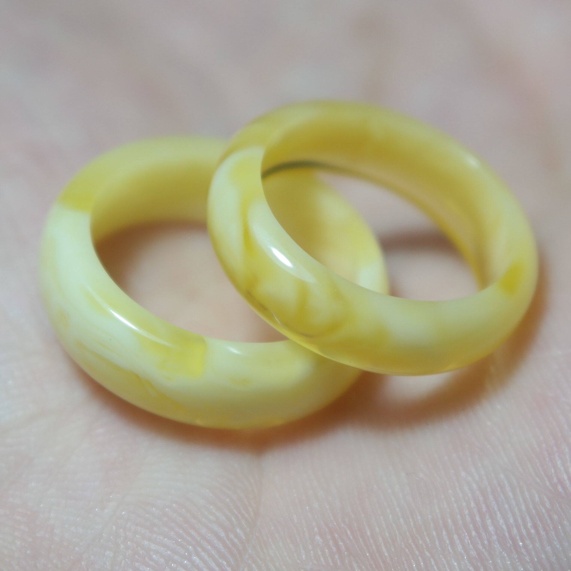 琥珀峰天然蜜蜡俄料乌料鸡油黄白花指环戒圈戒指跑环波罗的海料