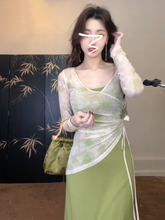 新中式国风套装女2024早春新款绿色气质开叉吊带修身连衣裙子长裙