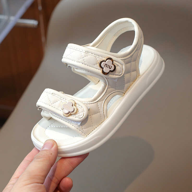 温州2024夏季女童公主凉鞋新款小香风休闲厚底儿童露趾沙滩中大童
