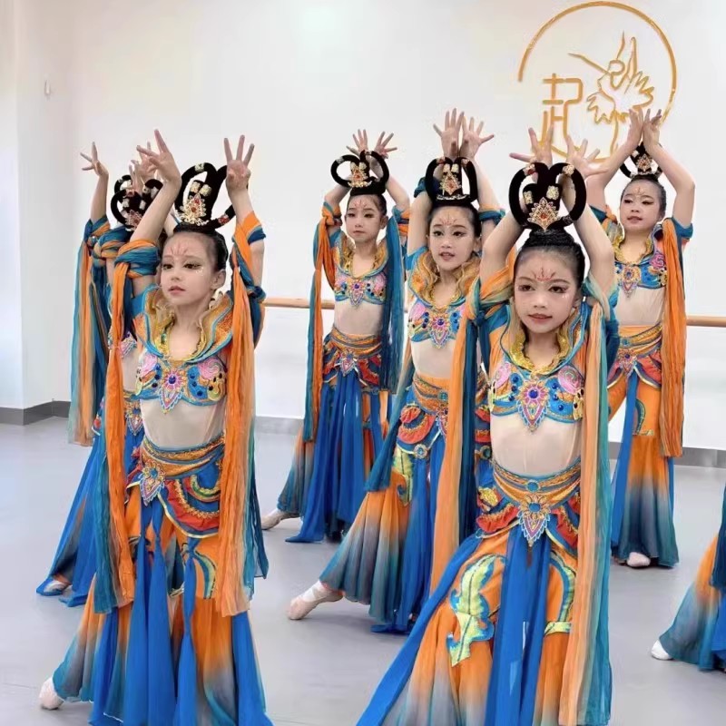 六一大漠飞天敦煌女童集体舞古典乐天云川民族舞蹈演出服琵琶演奏