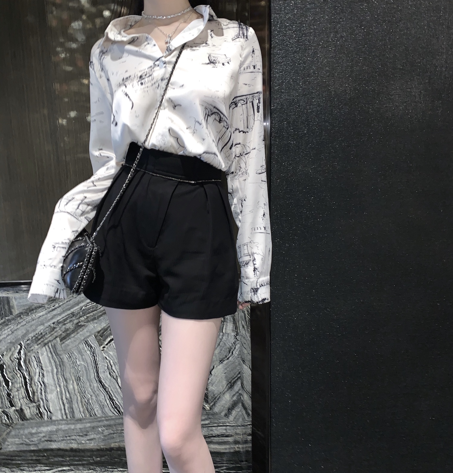 黑色暗条钻边超显瘦高腰大长腿百搭西装短裤优惠券