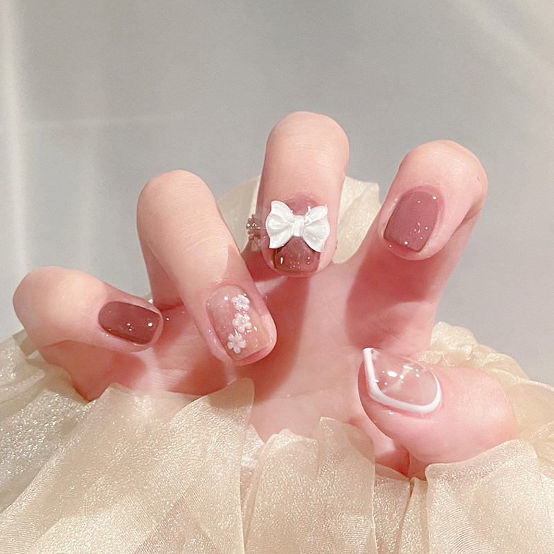 云晳清新小花蝴蝶成品穿戴甲短款美甲贴片假指甲秋冬可拆卸式美甲