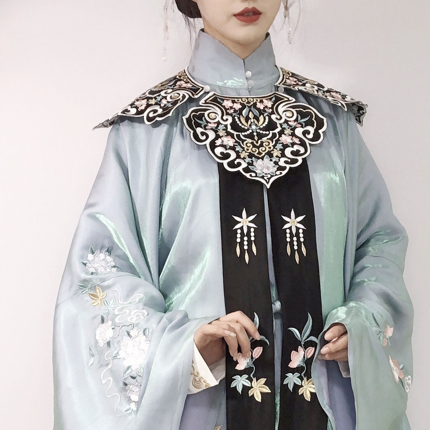 试罗香清梦原创中国风汉元素精美刺绣云肩飘带汉服佩饰四片六片