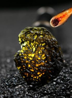 天然陨石雷公墨玻璃陨石天外来石捷克茶色陨石黑色冲击玻璃吊坠饰