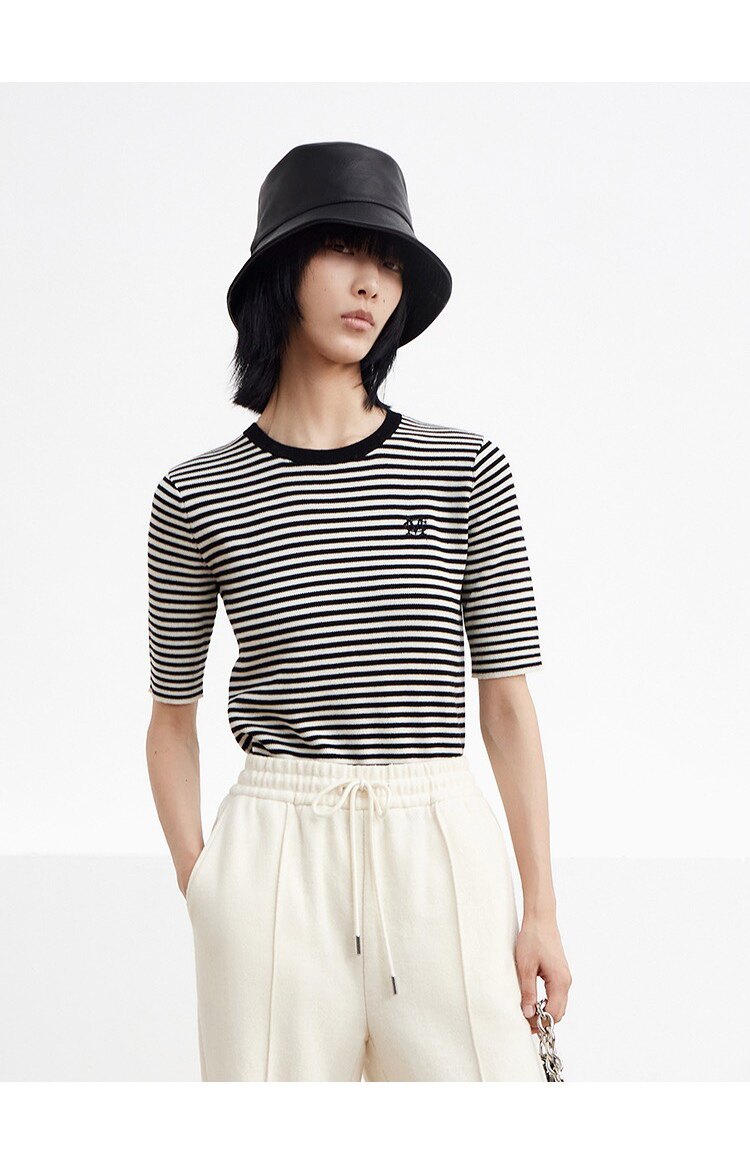 早春新 胸前m字母刺绣条纹绵羊毛 女款针织洋气中袖 t恤