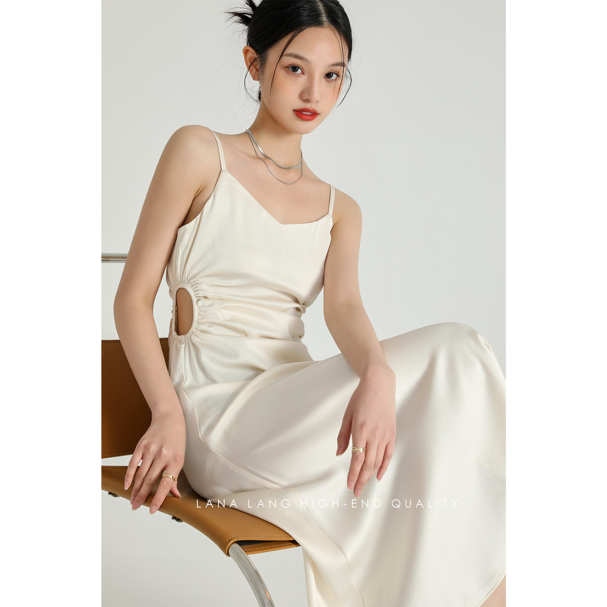 lana lang米色连衣裙2022新款腰部设计感吊带裙高腰气质垂感裙子