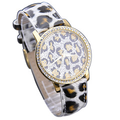 专柜新款女表正品石英表手表大表盘豹纹钻表时尚真皮镶钻女表潮人