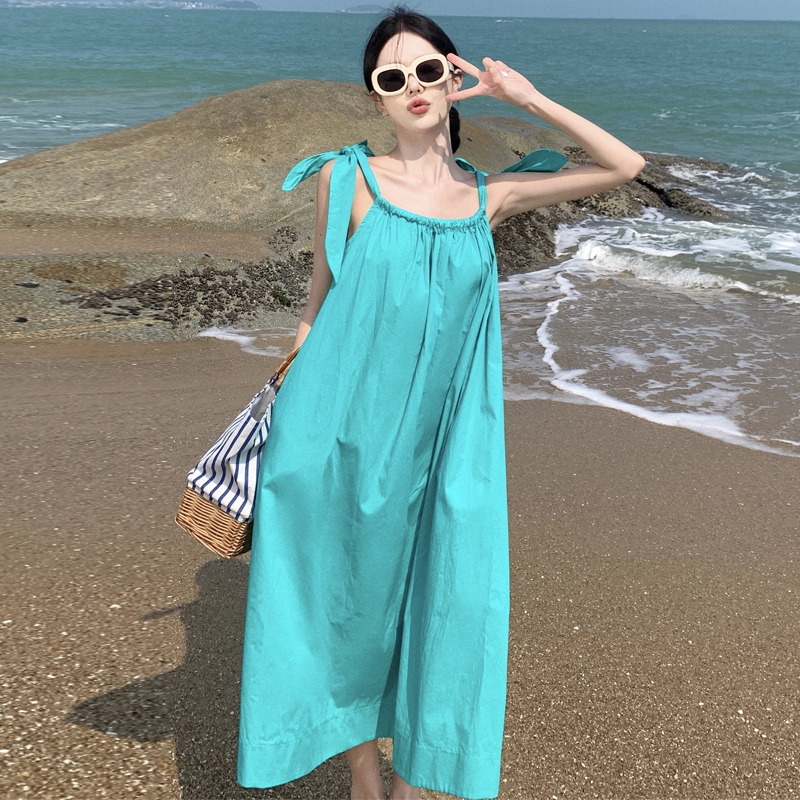 法式湖蓝色挂脖吊带连衣裙子女夏季气质感高级感海边度假沙滩长裙