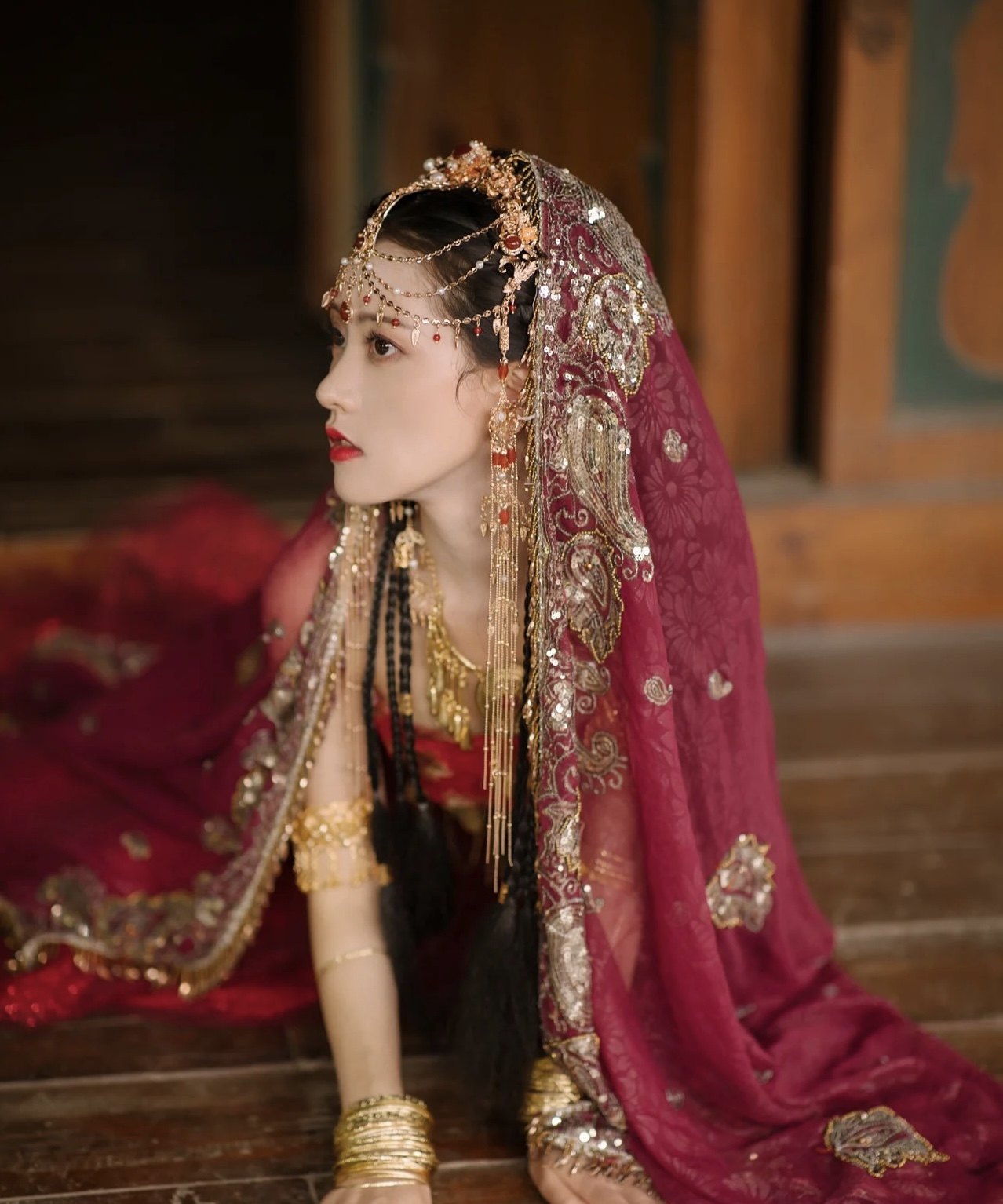 00淘宝新品新款异域风情服装西域舞姬两件套公主头饰古风流苏面帘汉服