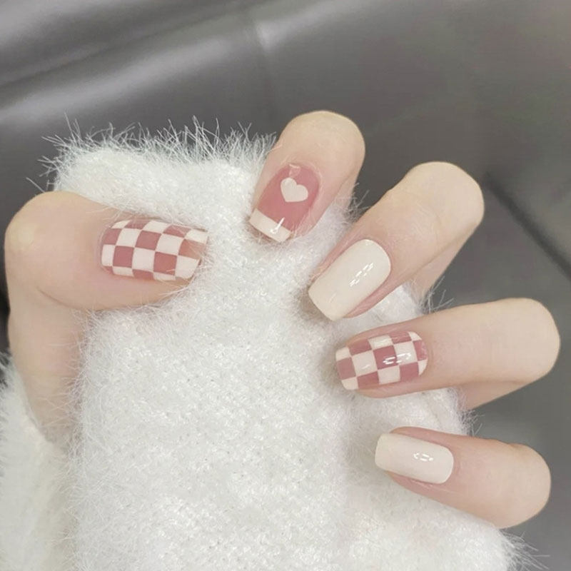 美白粉心心棋盘格子法式假指甲片温柔学生小短款穿戴美甲贴成品优惠券