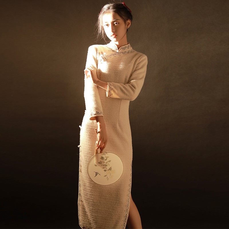 白色针织旗袍年轻款秋冬长款少女改良版加厚保暖中国风连衣裙长袖