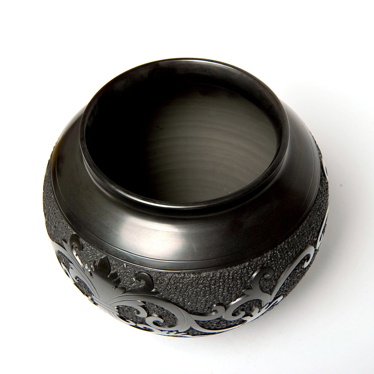 中国黑陶工艺美术大师 刘德功 手工阳刻作品《仿古罐》