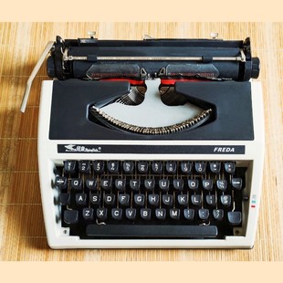 飞鱼牌老式机械手动英文打字机可打字 复古怀旧 儿童学生礼物推荐