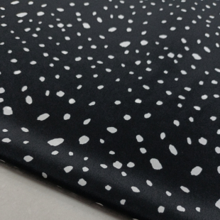 黑底不规则白色小点点图案印花数码喷绘桑蚕丝布料03双绉真丝布料
