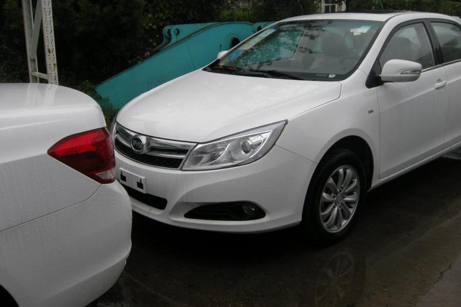 【第二次拍卖】比亚迪速锐轿车(qcj7150w)新车