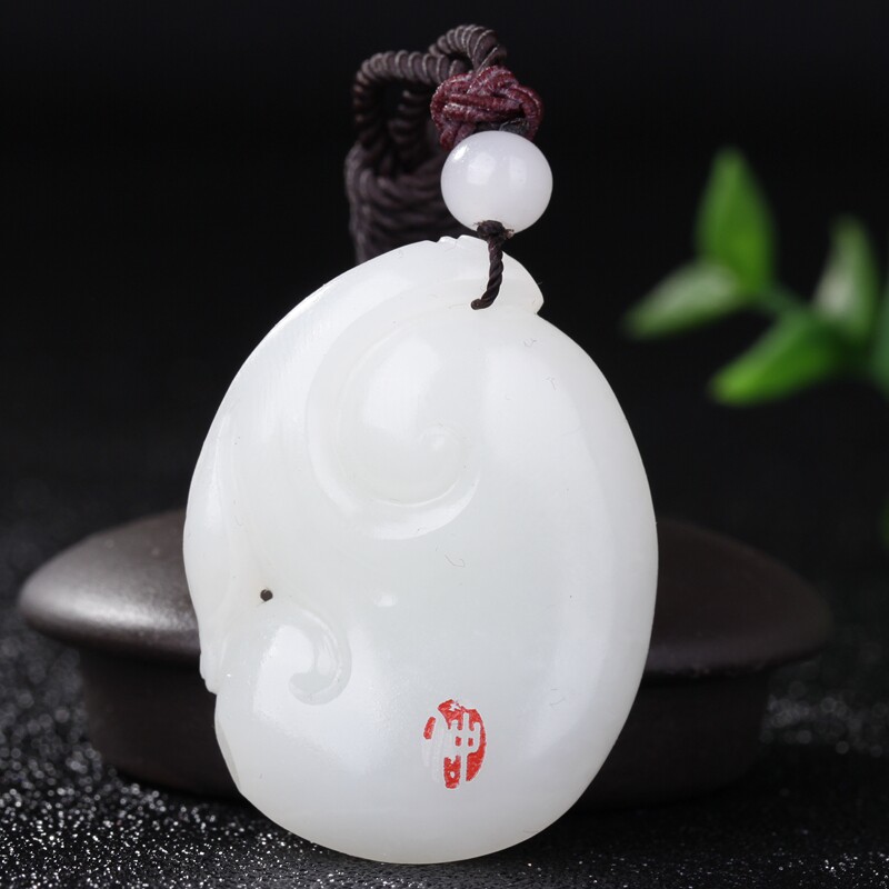 【万事如意】江苏省雕刻大师张仲勤和田玉羊脂白玉如意挂件22.12