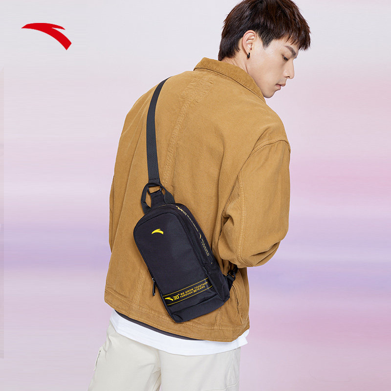 商场同款安踏运动胸包男时尚胸包2021秋季新款黑色挎包单肩斜垮