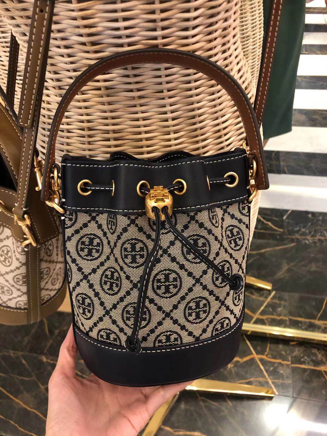 tory burch tb monogram老花帆布水桶包手提斜跨女包美国直邮代购
