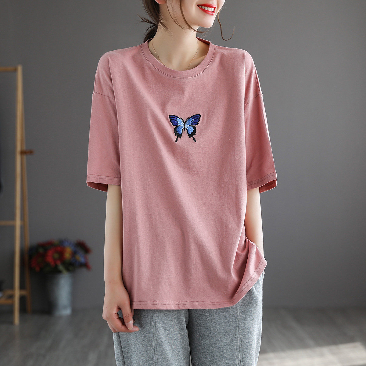 代勒原创文艺复古通勤百搭短袖t恤设计感小众蝴蝶刺绣夏季上衣女