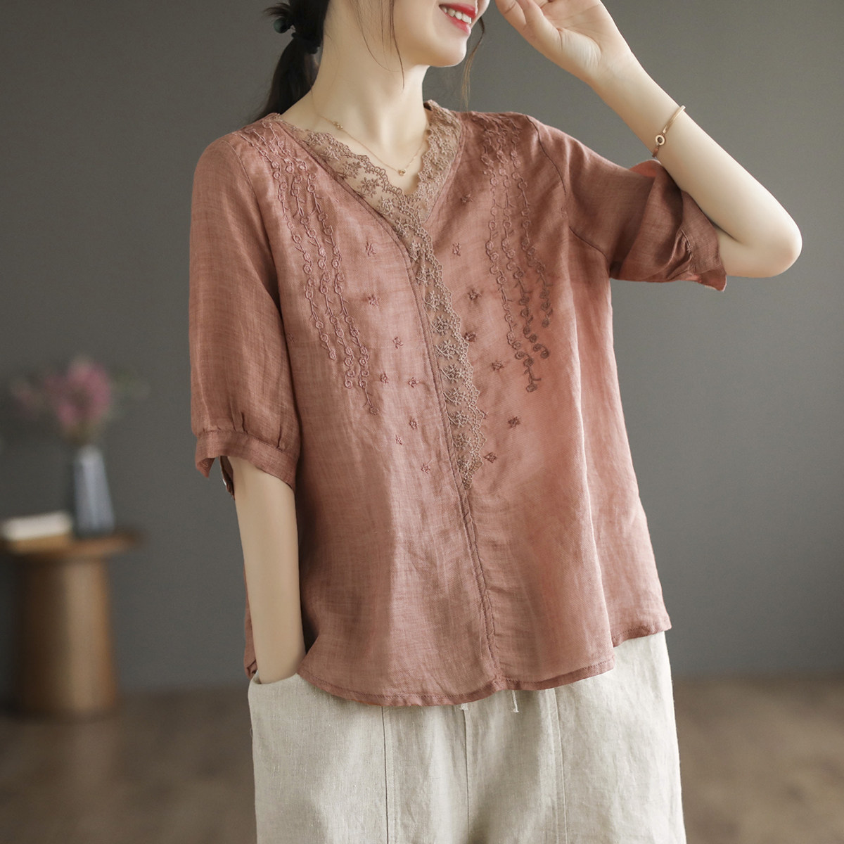 丝麻刺绣上衣
