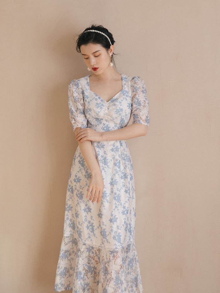 法式浪漫风情碎花刺绣镂空s型鱼尾裙v领高腰绑带显瘦桔梗连衣裙夏