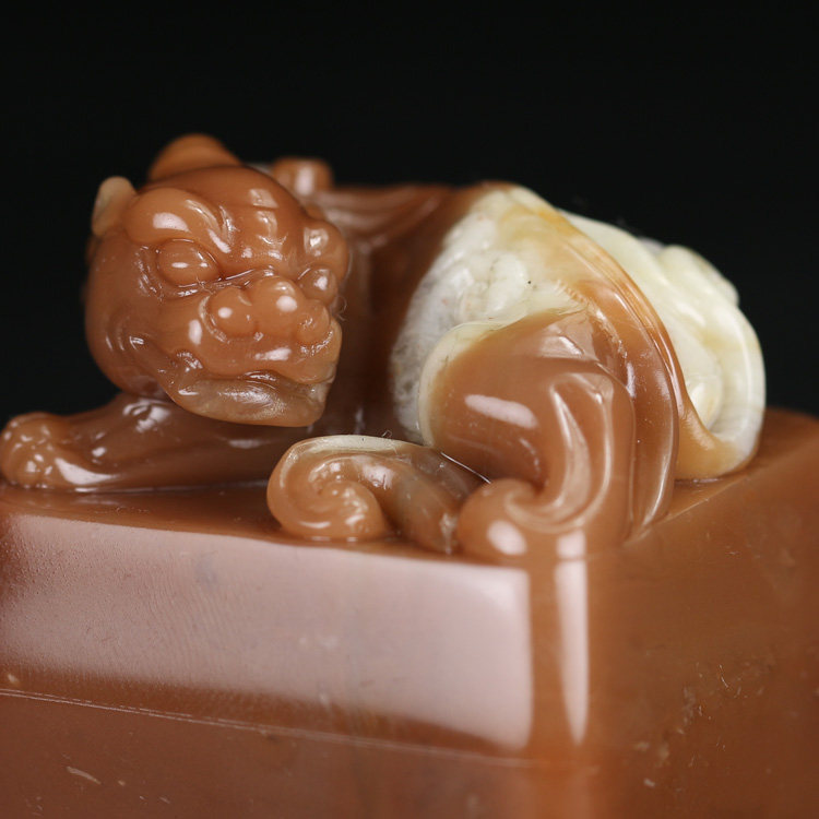 寿山老性巧色善伯石 精雕古兽印章 温润细腻