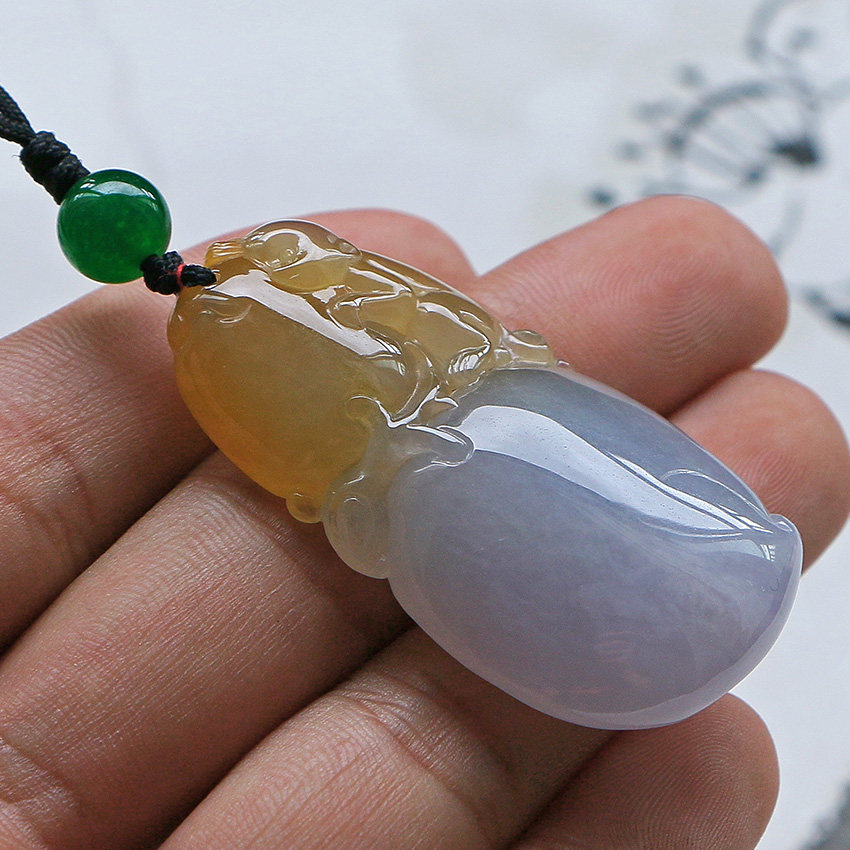 q1258 冰种黄加紫灵猴拜寿挂件 24.5g