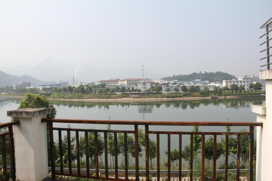 【第二次拍卖】开化县城关镇山甸村杰地上海花园20幢2号未装修的毛坏