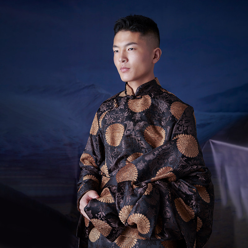 7折)藏装男士藏袍套装 藏族服装春秋季保暖冬装 新款