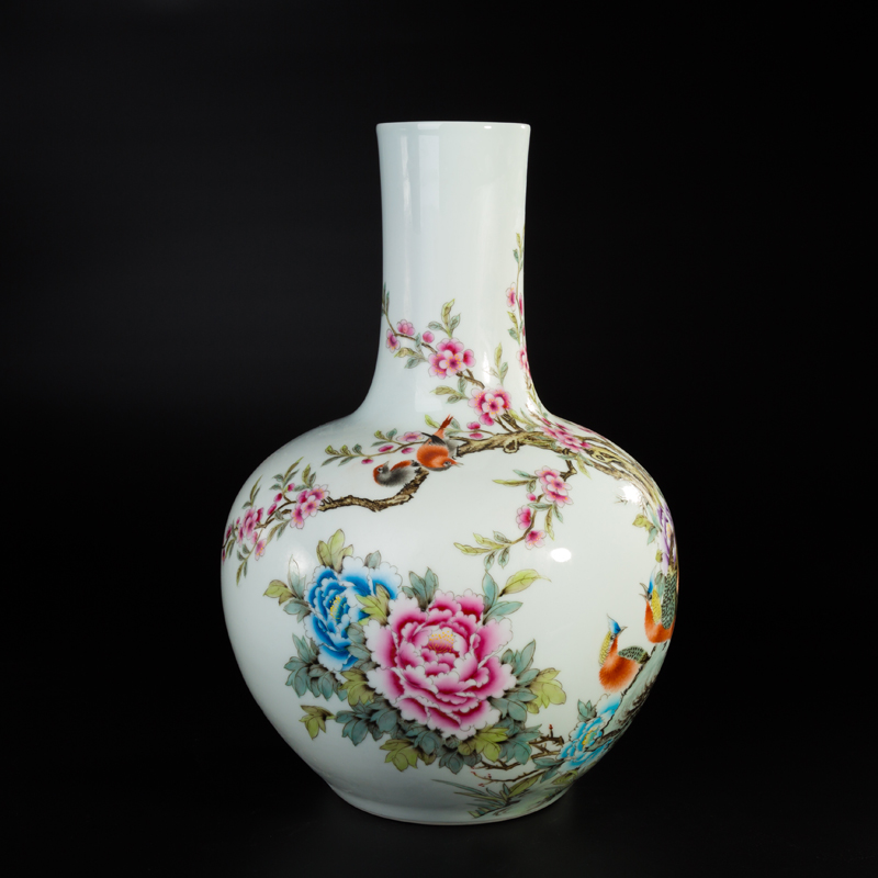 江西省高级工艺美术师(锦堂富贵粉彩天球瓶)蔡昌辉作品