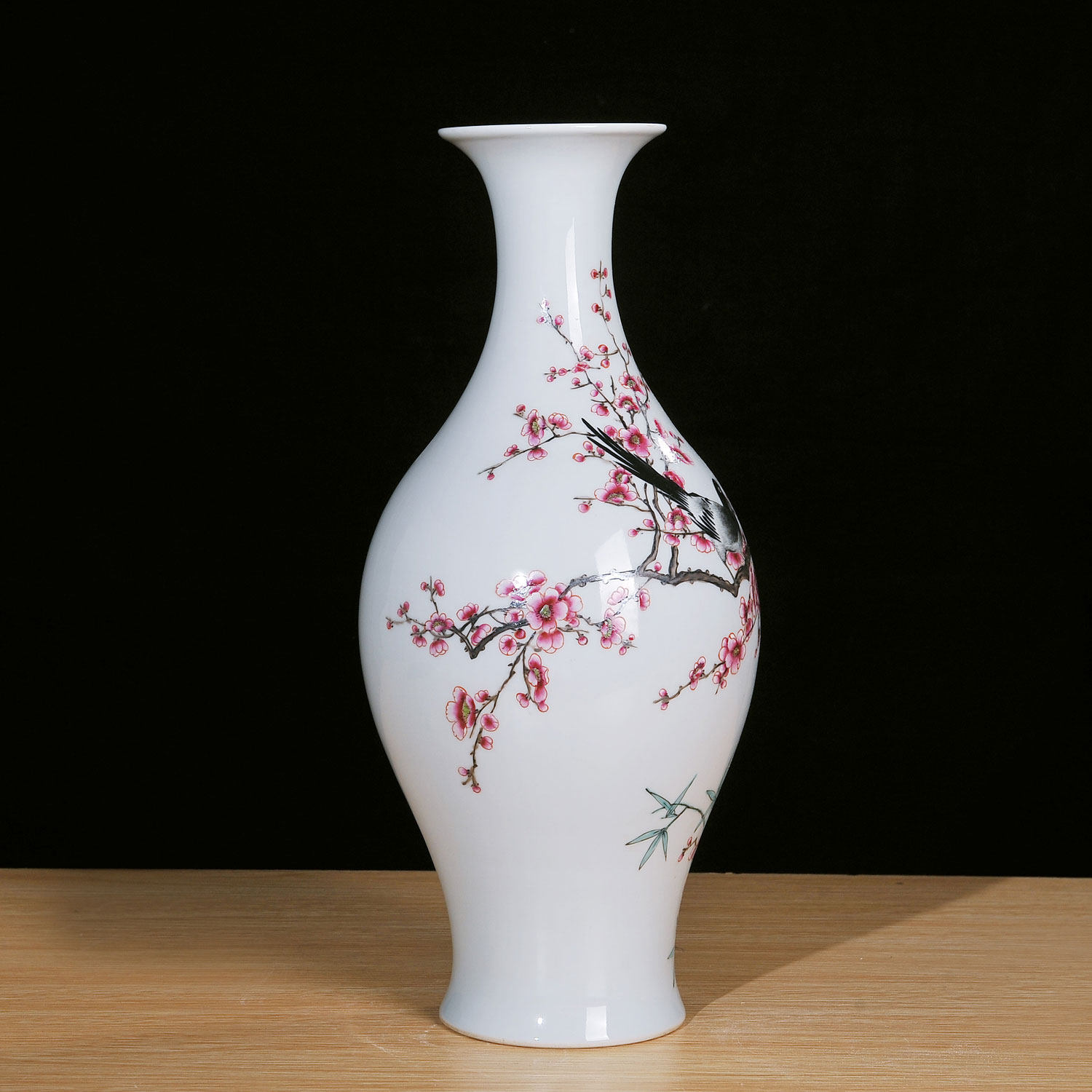 江西省陶瓷工艺美术大师 粉彩梅花橄榄瓶