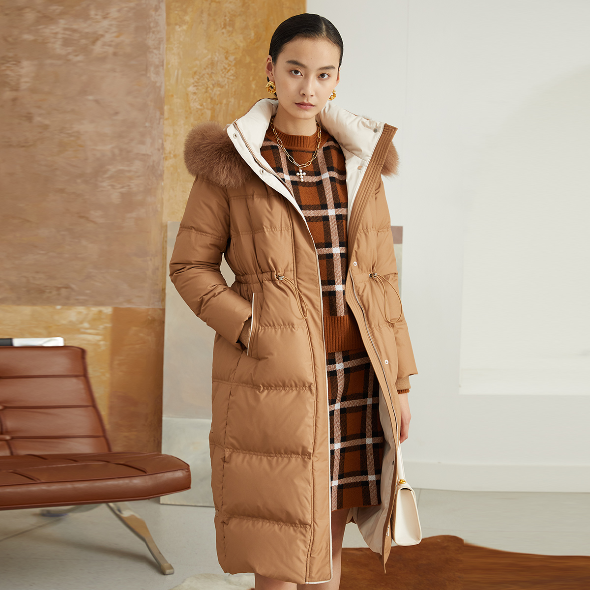 歌蒂诗2021秋冬专柜新款时尚狐狸毛领白鹅绒保暖羽绒服8b43y3741