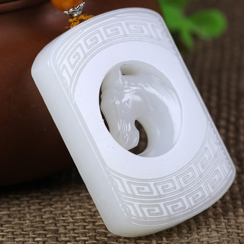 省级玉雕大师苏建云作品 和田玉 白玉 马到成功挂件41.39克