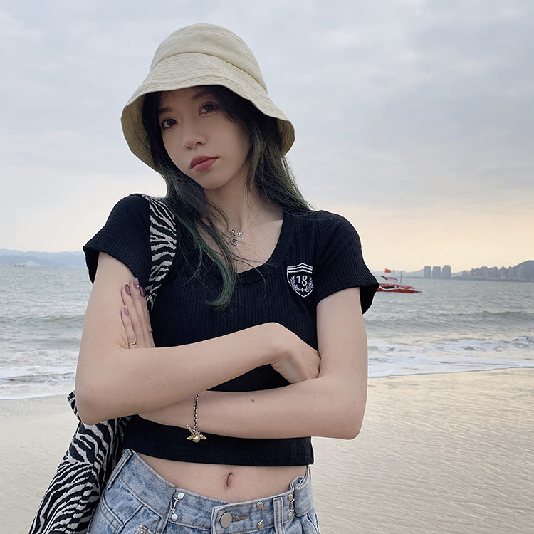 实价实拍~学院风勋章减龄短款圆领t恤 三色入-西米 miss chens33142