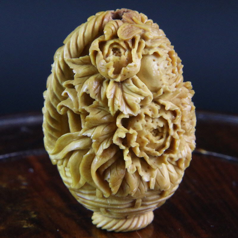 苏州核雕名家陈梦作品《花篮》