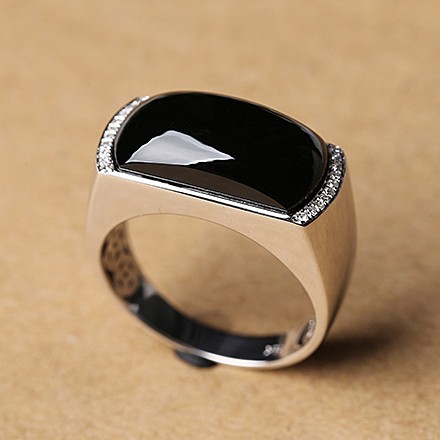 18k白金伴钻镶嵌漆黑如碳男款墨翠戒指8.38g