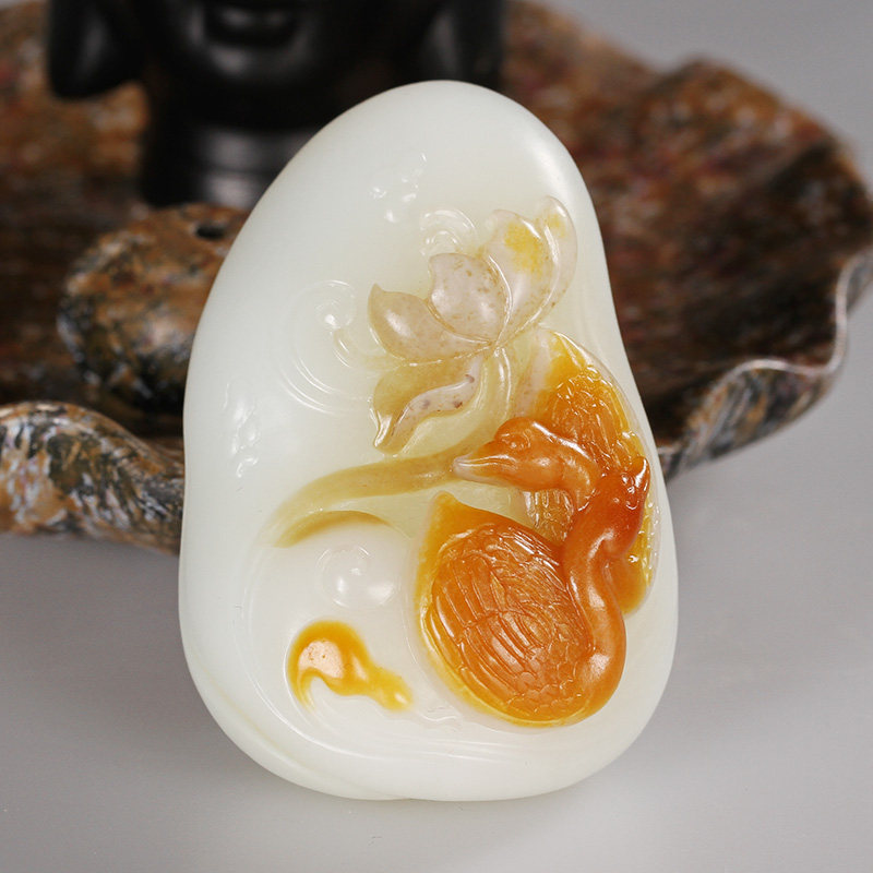 国家级玉雕大师张保国作品 俏色黄皮白玉籽料 永结同心 把件