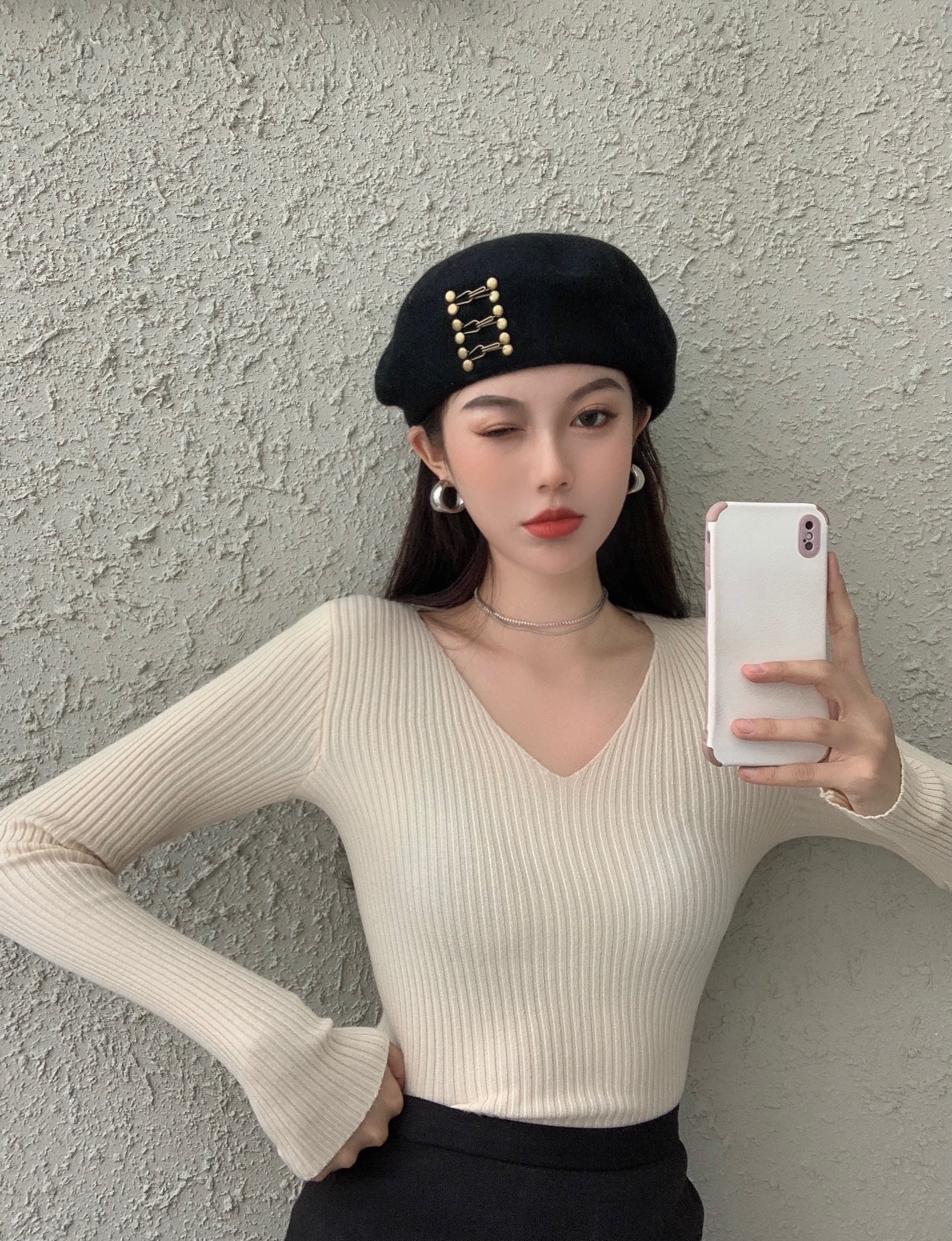 网红ins风v领韩式简单百搭女长袖针织打底衫2021年秋冬内搭