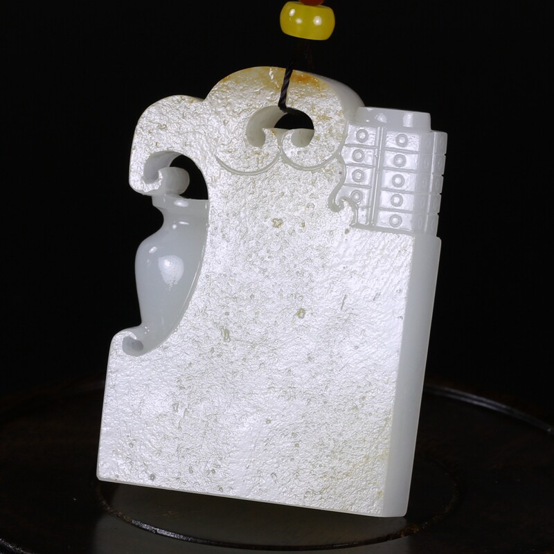 省级玉雕大师【朱新波】作品 和田玉 羊脂白玉 挂件仿古牌 60克